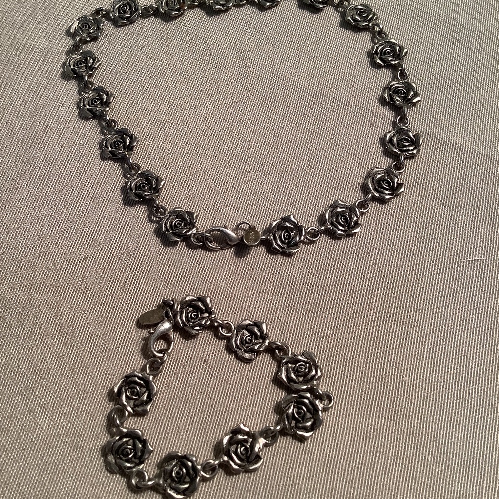 Vintage Express Rose Craving Necklace, bracelet set